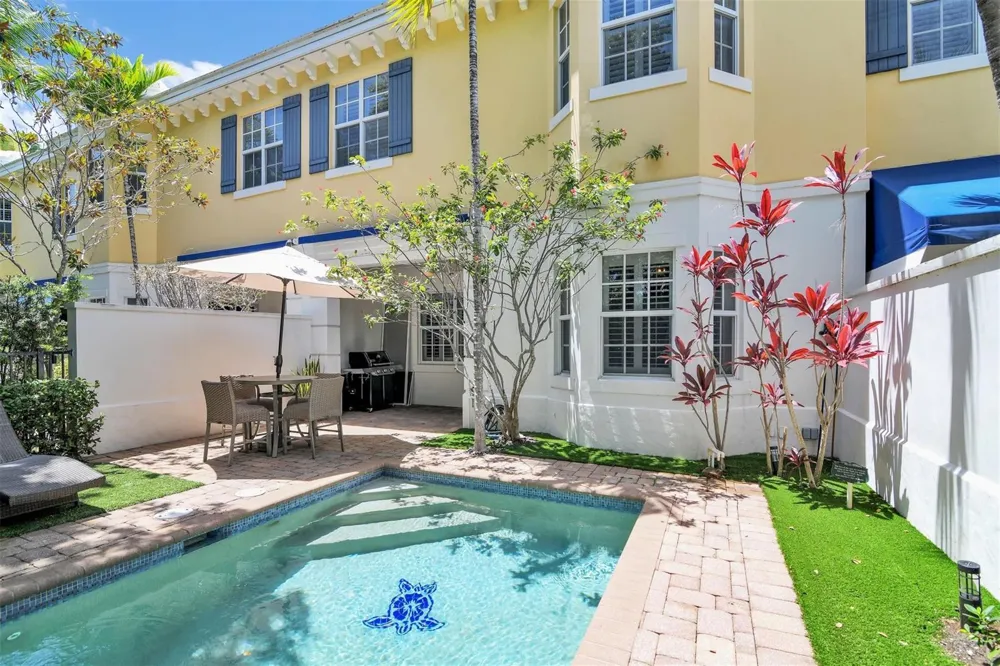 206 Mariner Court North Palm Beach, FL 33408