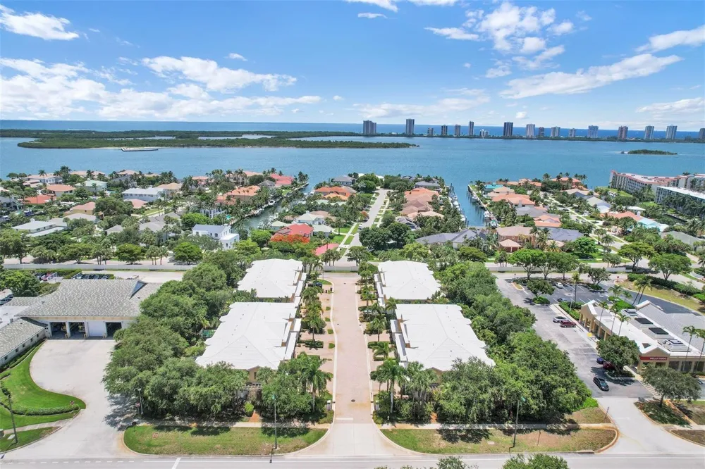 206 Mariner Court North Palm Beach, FL 33408