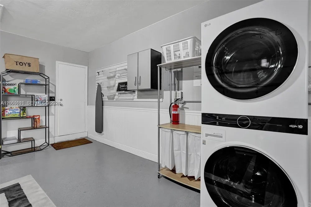1941 SW 52nd Ter Plantation, FL 33317