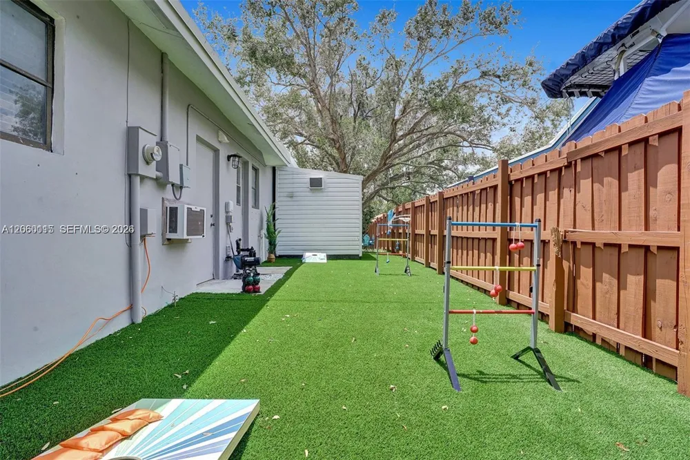 1941 SW 52nd Ter Plantation, FL 33317