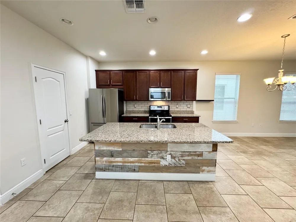 7208 MILESTONE DRIVE Apollo Beach, FL 33572