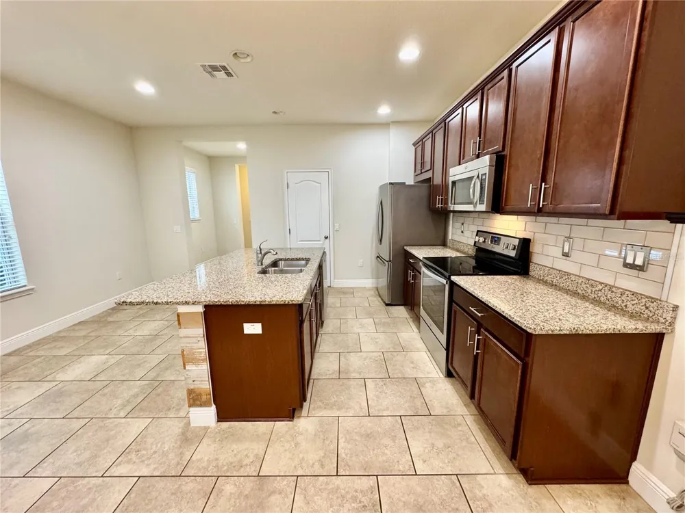 7208 MILESTONE DRIVE Apollo Beach, FL 33572