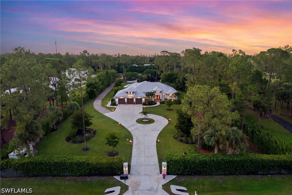 Hidden Oaks Lane Naples, FL 34119