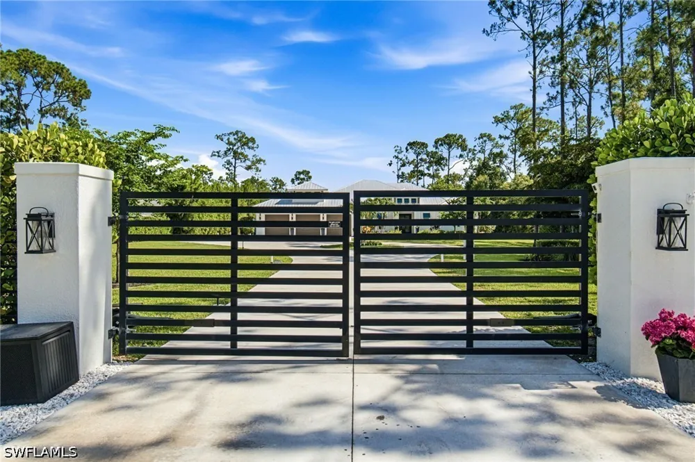 Hidden Oaks Lane Naples, FL 34119