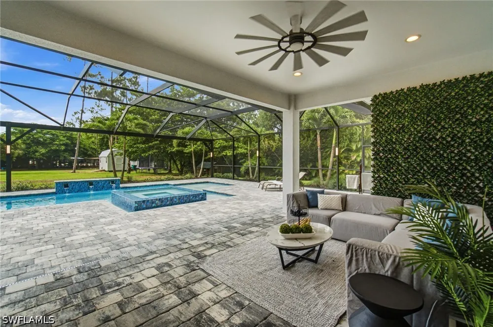 Hidden Oaks Lane Naples, FL 34119