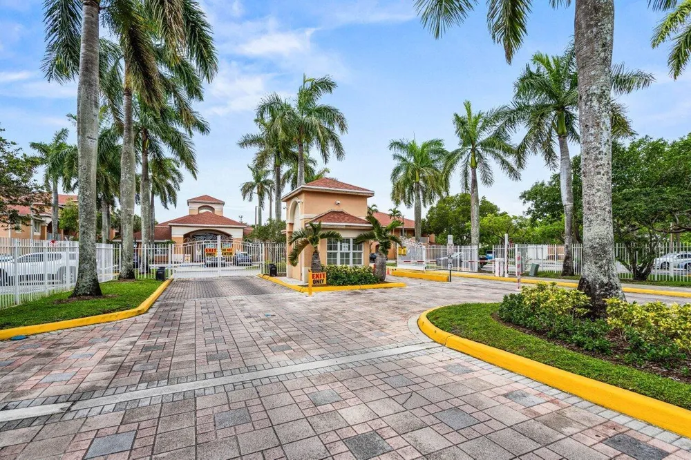 6900 SW 39th Street #101j Davie, FL 33314