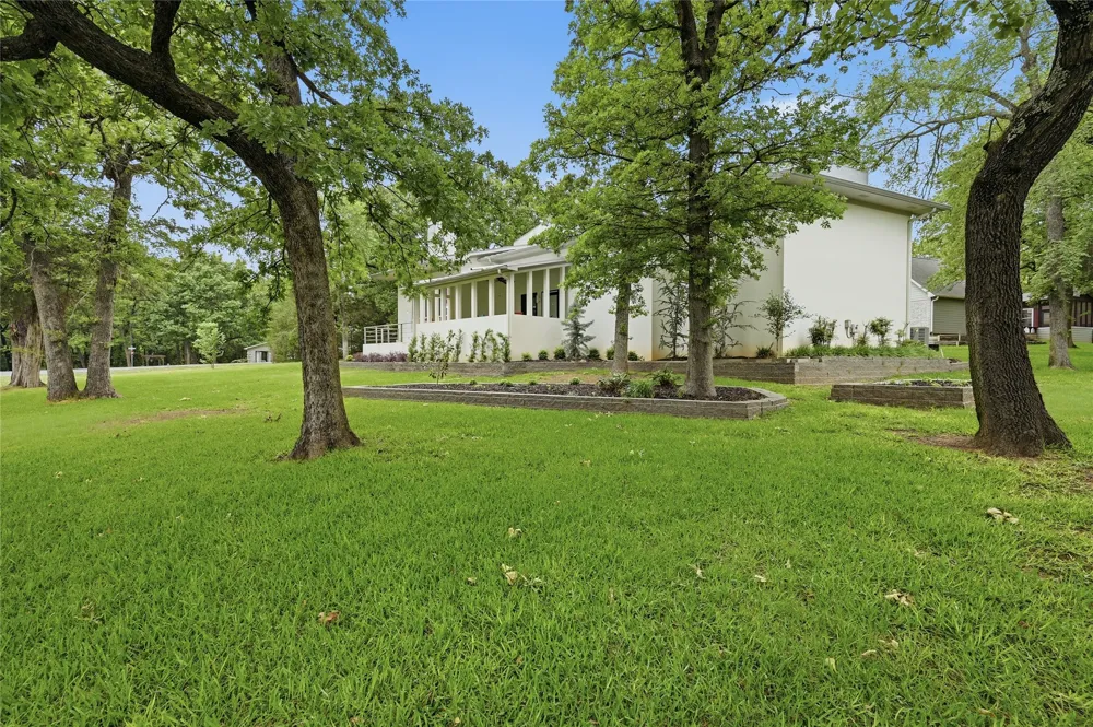 316 Comanche Drive Lake Kiowa, TX 76240
