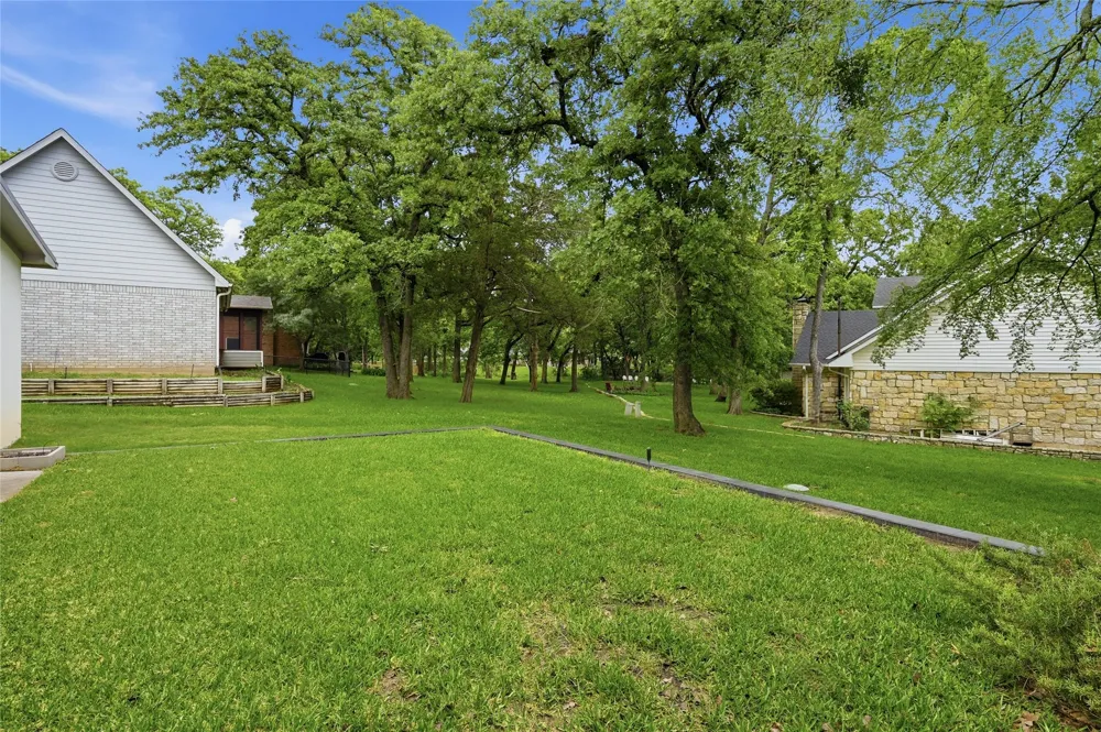 316 Comanche Drive Lake Kiowa, TX 76240