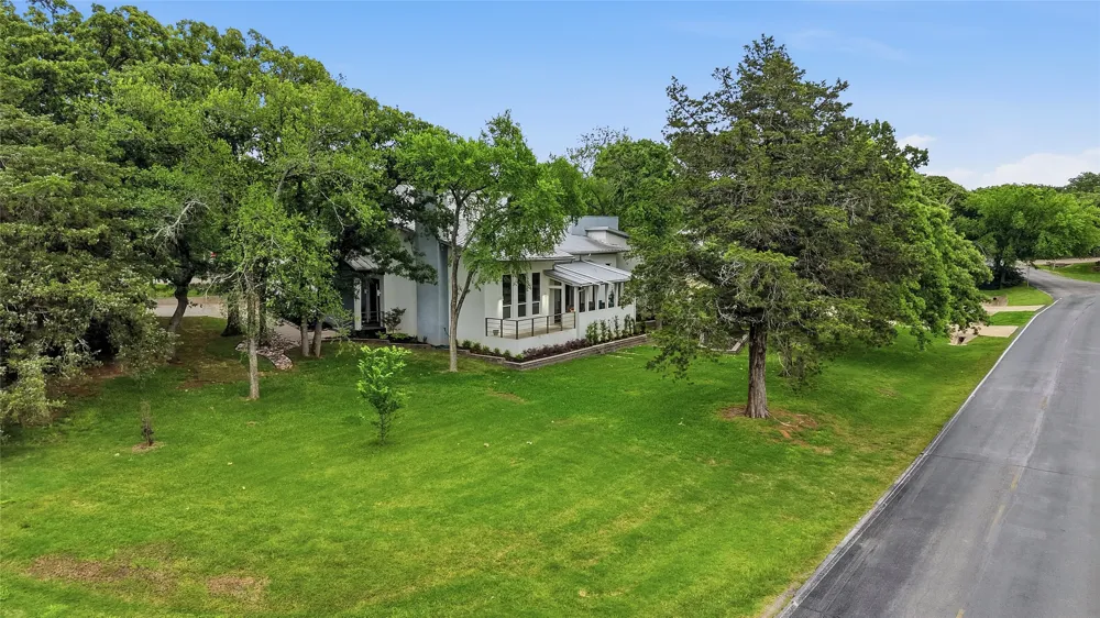 316 Comanche Drive Lake Kiowa, TX 76240