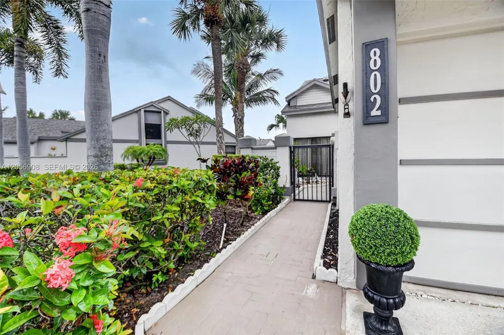 802 Landings Blvd Green Acres, FL 33413