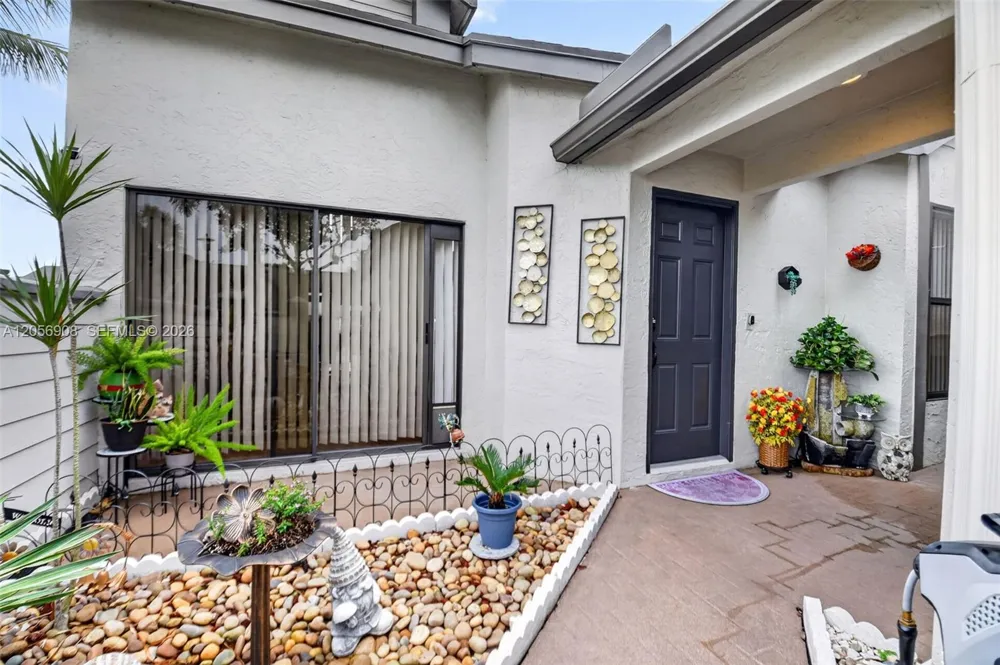 802 Landings Blvd Green Acres, FL 33413