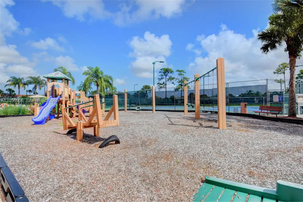 802 Landings Blvd Green Acres, FL 33413