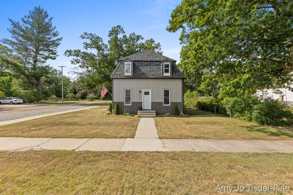 1096 E James Street White Cloud, MI 49349