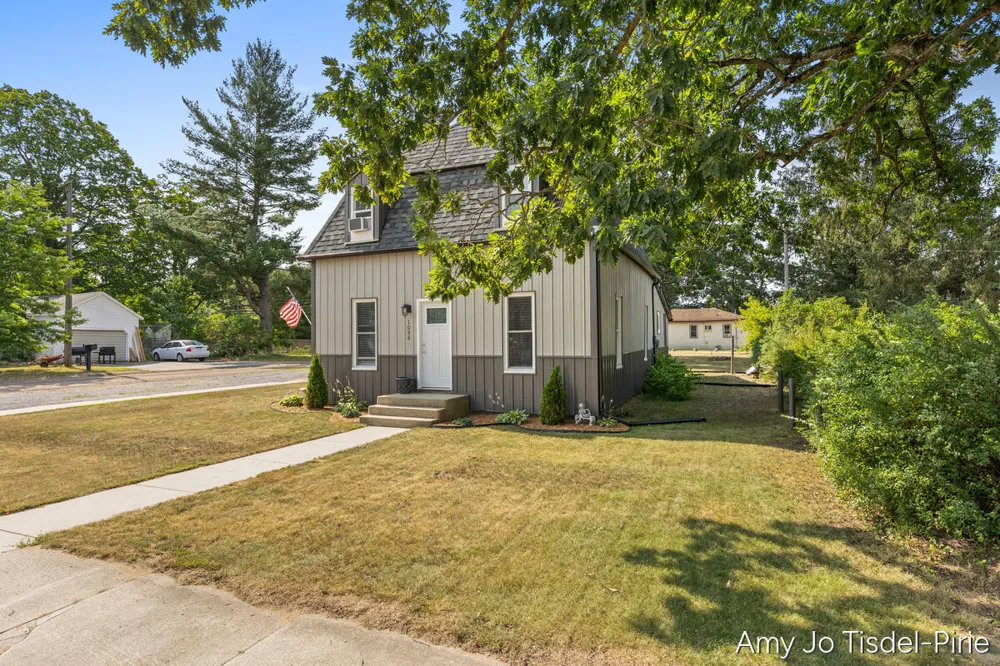 1096 E James Street White Cloud, MI 49349