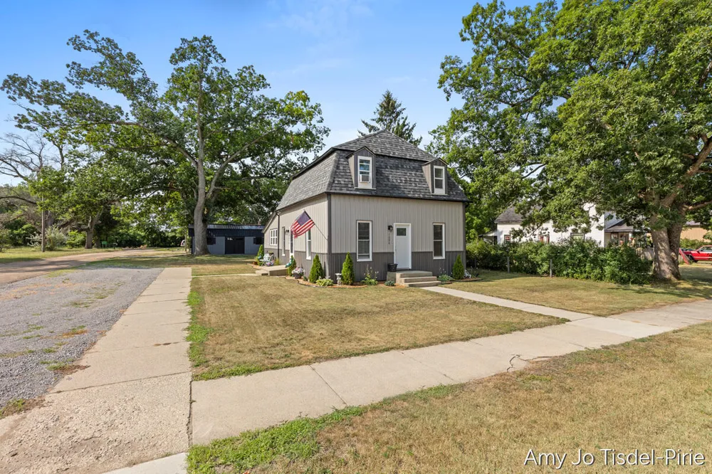1096 E James Street White Cloud, MI 49349