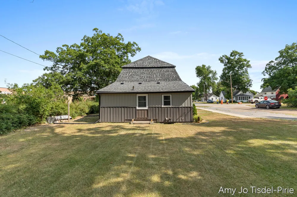 1096 E James Street White Cloud, MI 49349