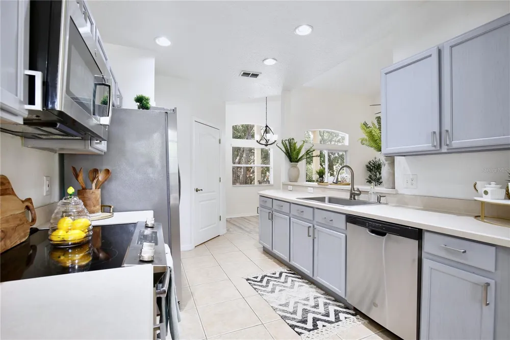 696 SEABROOK COURT #202 Altamonte Springs, FL 32714