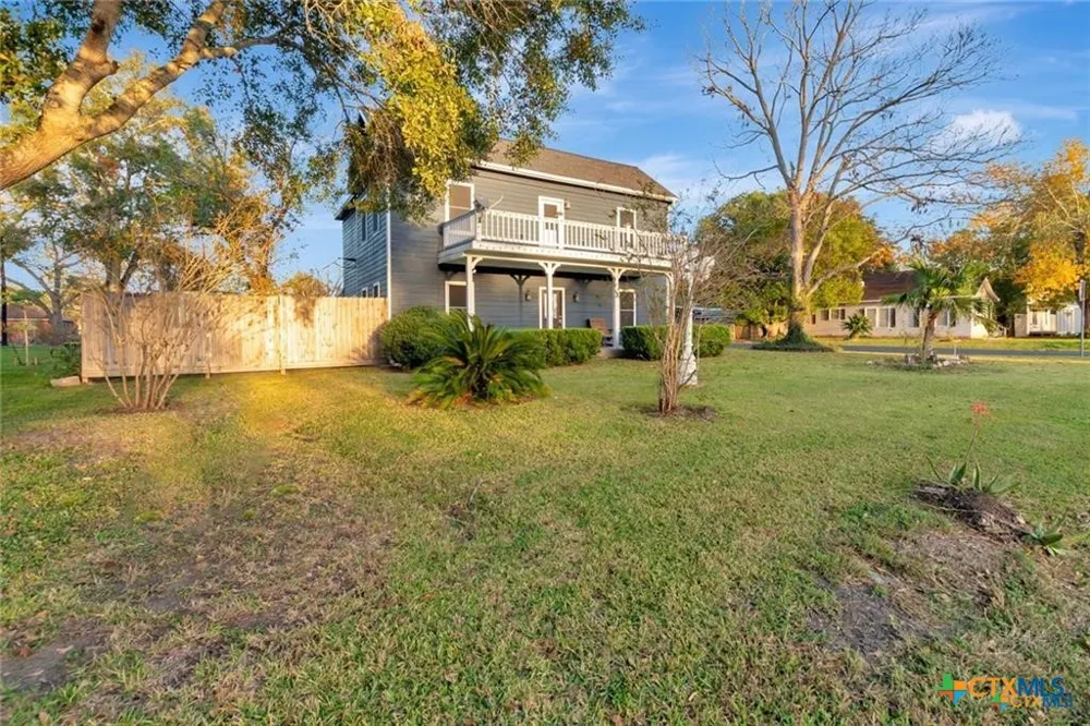 114 S WASHINGTON El Campo, TX 77437