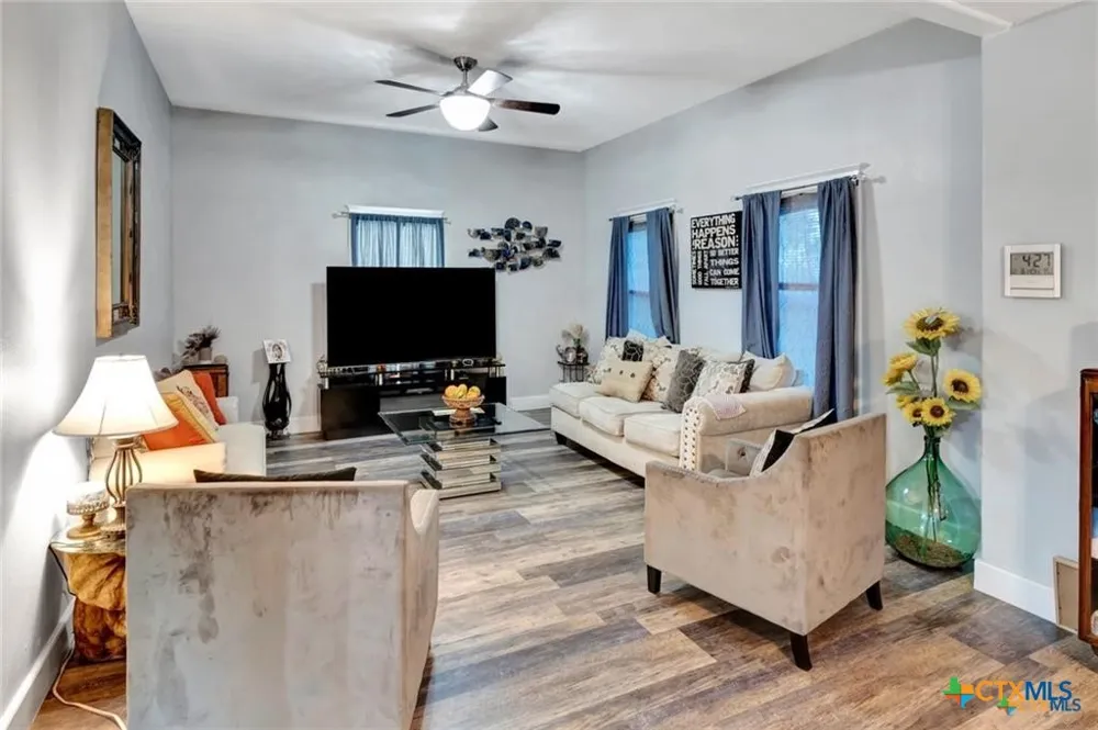 114 S WASHINGTON El Campo, TX 77437