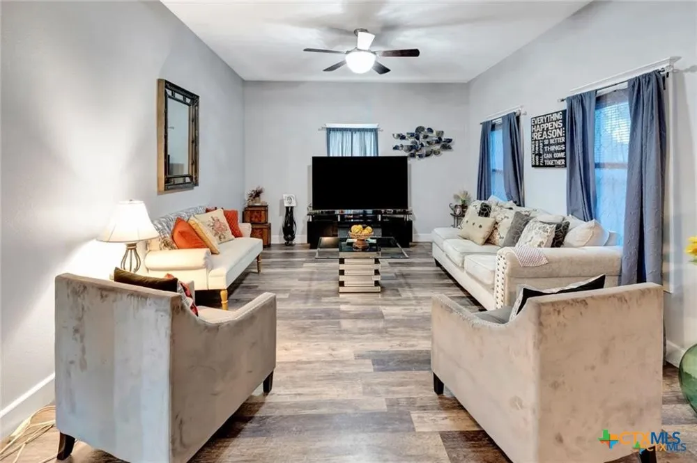 114 S WASHINGTON El Campo, TX 77437