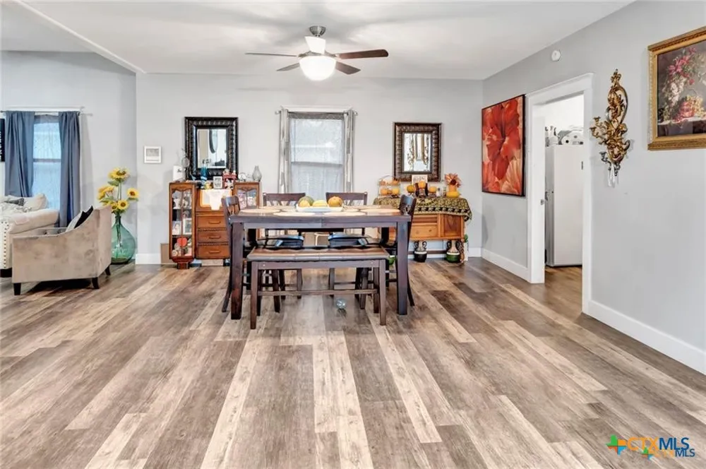 114 S WASHINGTON El Campo, TX 77437