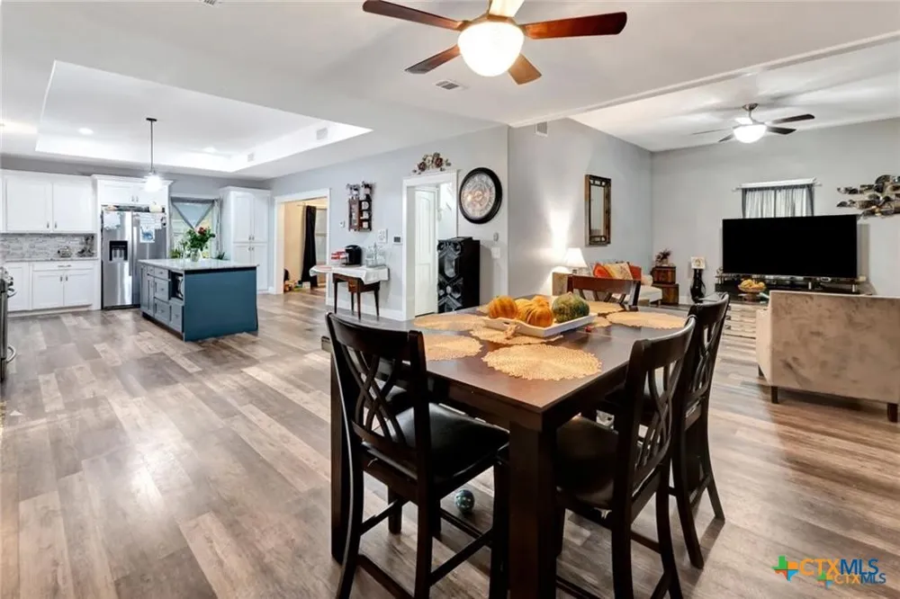 114 S WASHINGTON El Campo, TX 77437
