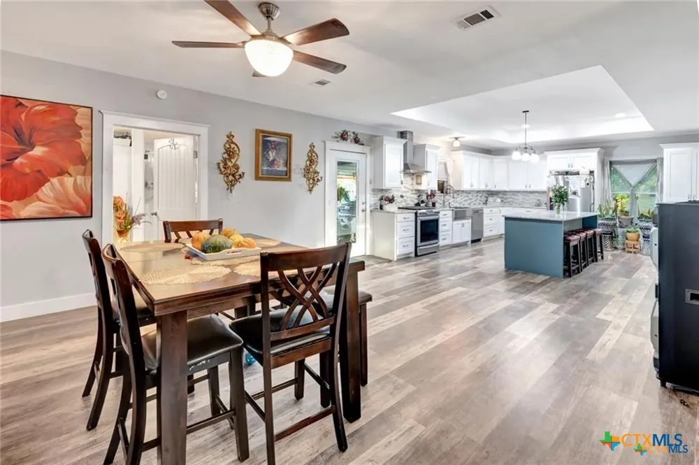 114 S WASHINGTON El Campo, TX 77437