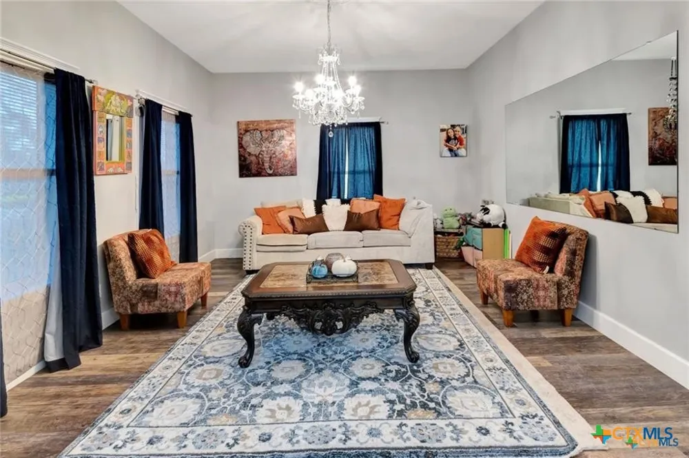 114 S WASHINGTON El Campo, TX 77437