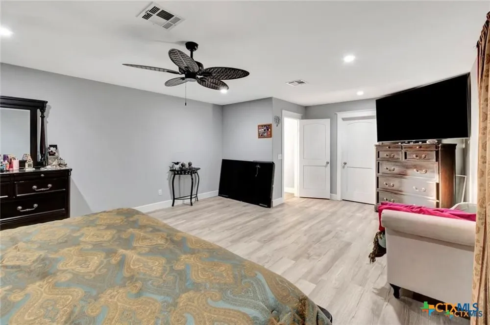 114 S WASHINGTON El Campo, TX 77437