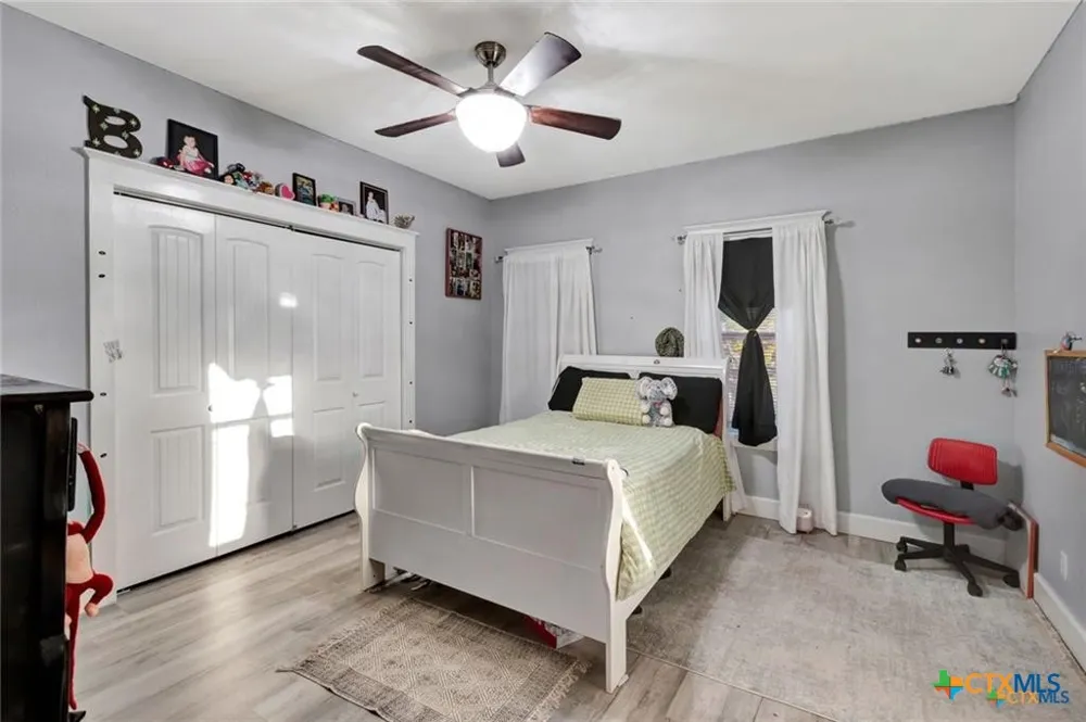 114 S WASHINGTON El Campo, TX 77437
