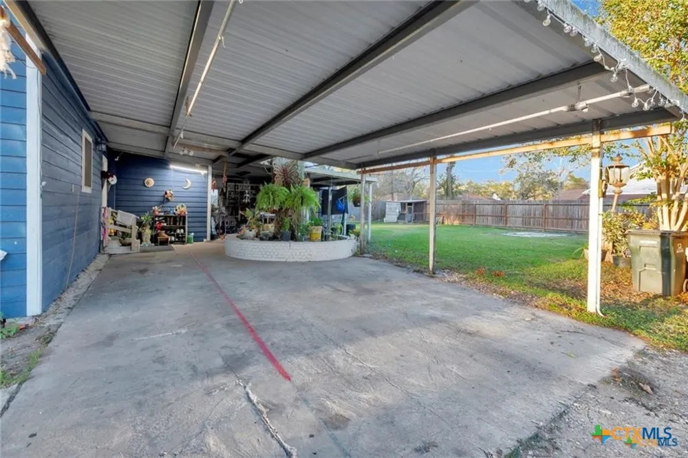 114 S WASHINGTON El Campo, TX 77437