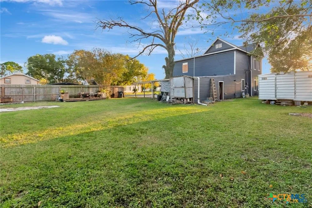 114 S WASHINGTON El Campo, TX 77437
