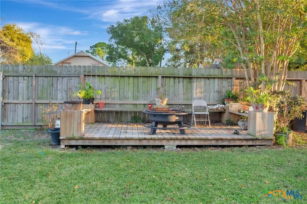 114 S WASHINGTON El Campo, TX 77437