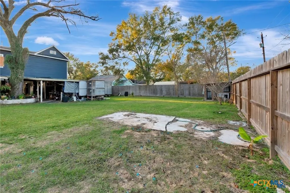 114 S WASHINGTON El Campo, TX 77437