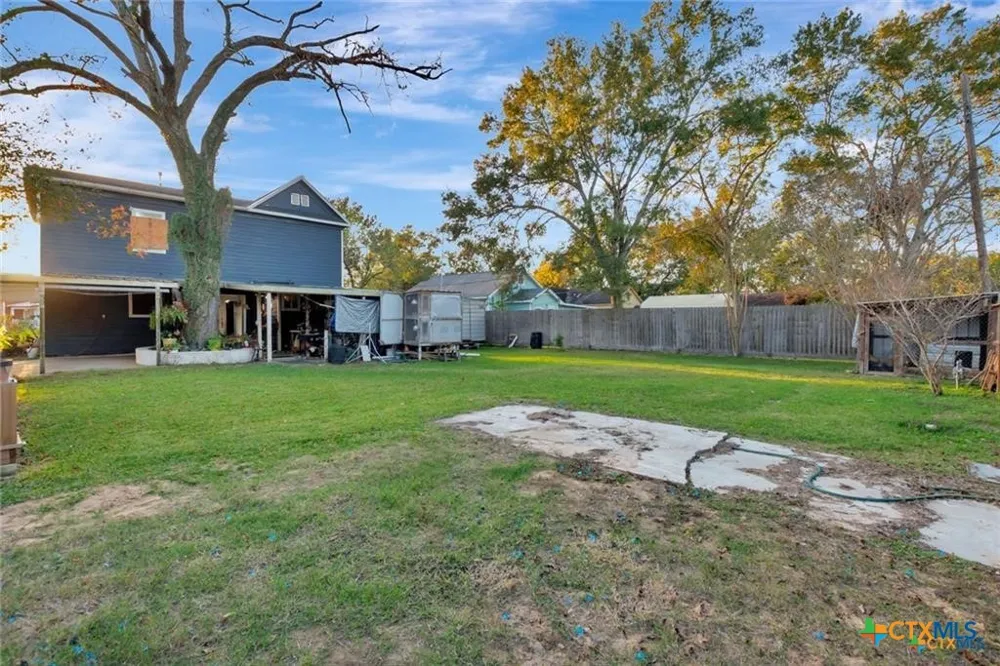 114 S WASHINGTON El Campo, TX 77437