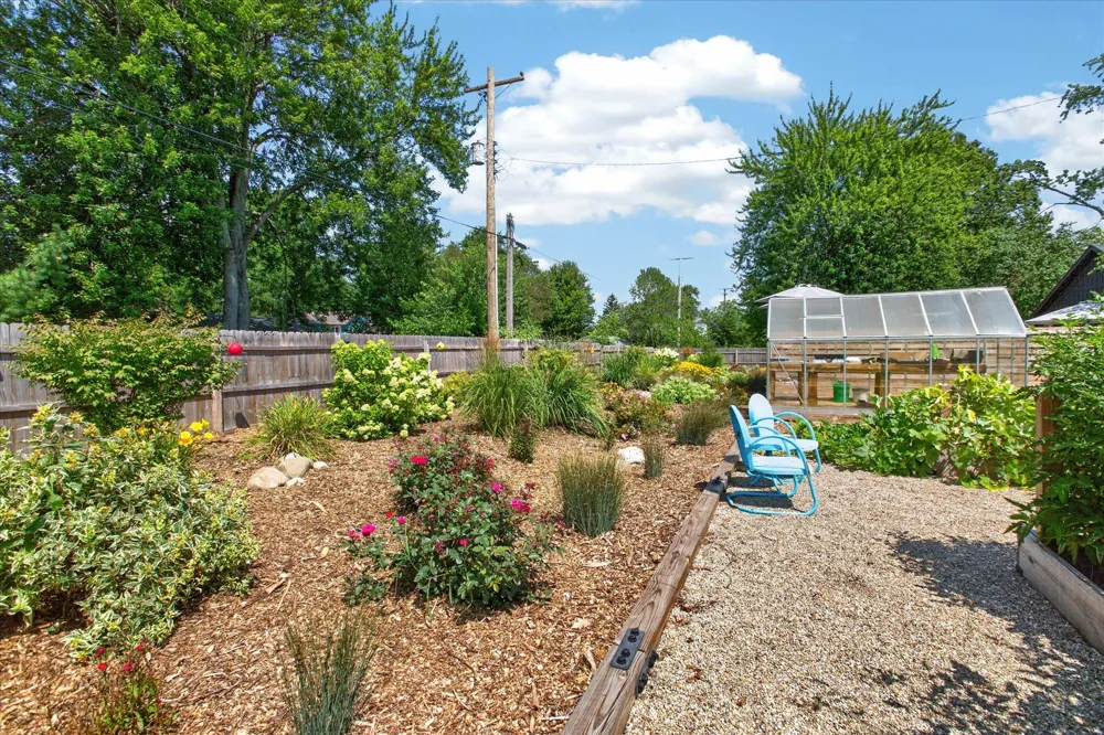 208 Cleveland Avenue Galien, MI 49113