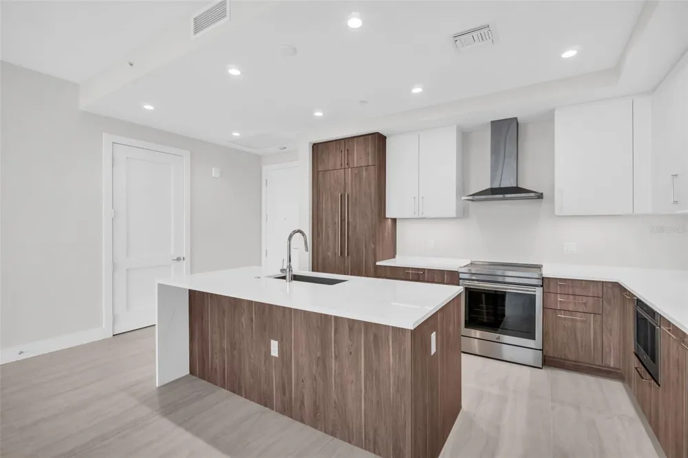 275 1ST AVENUE S #2807 St Petersburg, FL 33701