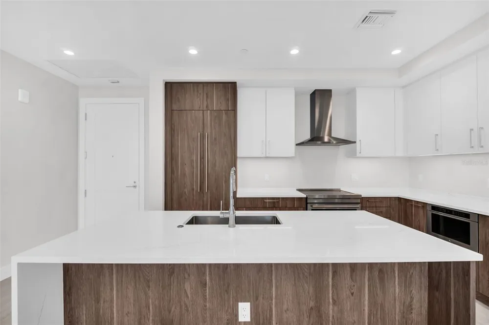 275 1ST AVENUE S #2807 St Petersburg, FL 33701