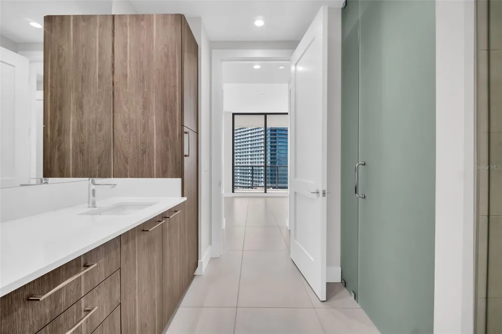275 1ST AVENUE S #2807 St Petersburg, FL 33701