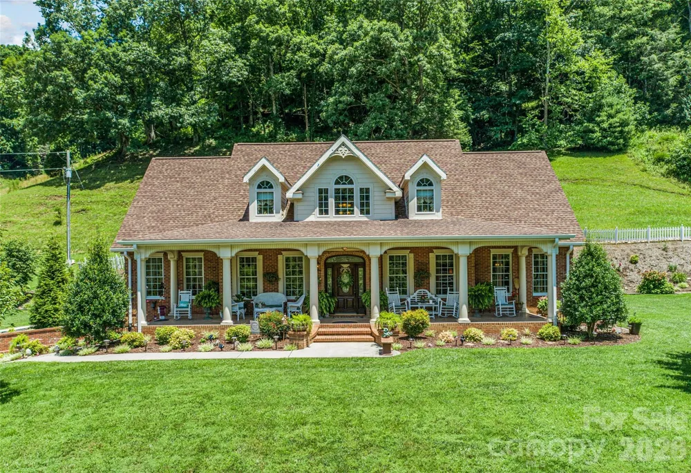 38 Peterson Lane Green Mountain, NC 28740