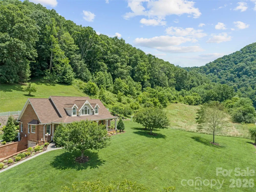 38 Peterson Lane Green Mountain, NC 28740