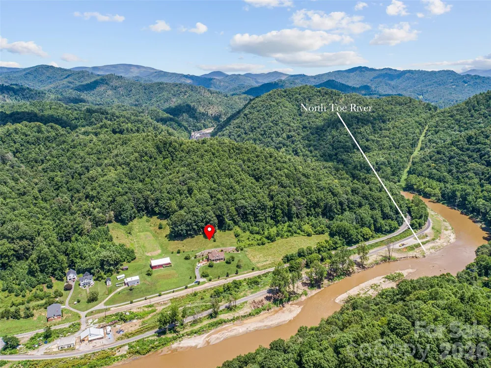 38 Peterson Lane Green Mountain, NC 28740