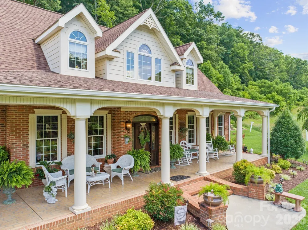38 Peterson Lane Green Mountain, NC 28740