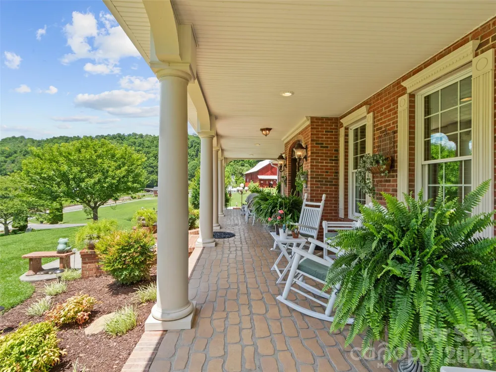 38 Peterson Lane Green Mountain, NC 28740