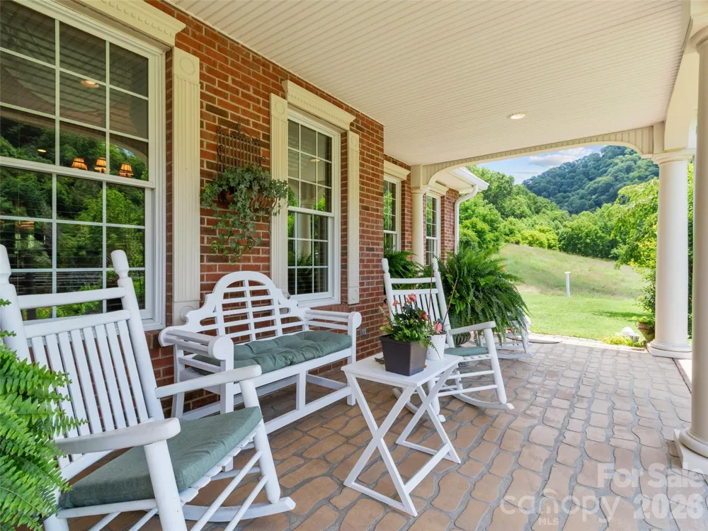 38 Peterson Lane Green Mountain, NC 28740