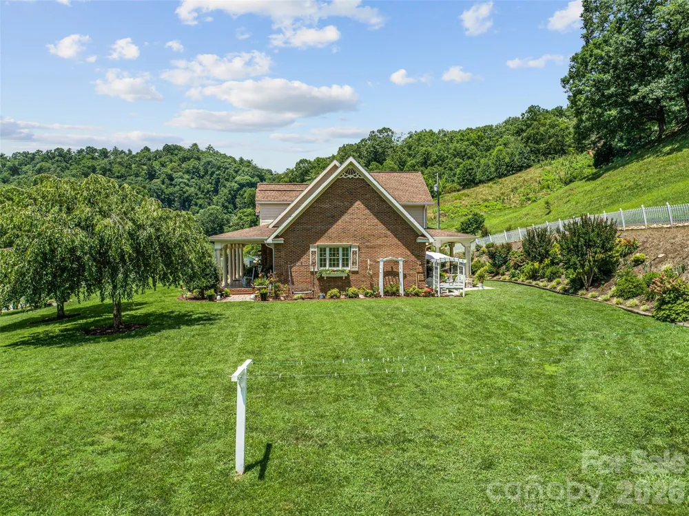 38 Peterson Lane Green Mountain, NC 28740