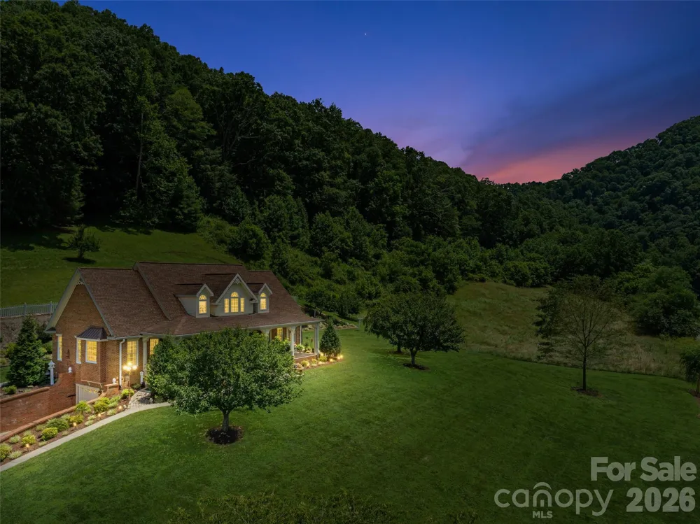38 Peterson Lane Green Mountain, NC 28740