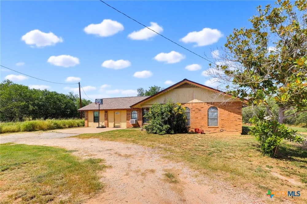 150 Fm 1303 Floresville, TX 78114