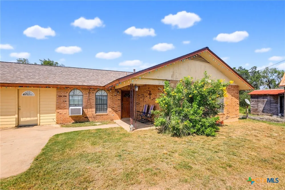 150 Fm 1303 Floresville, TX 78114