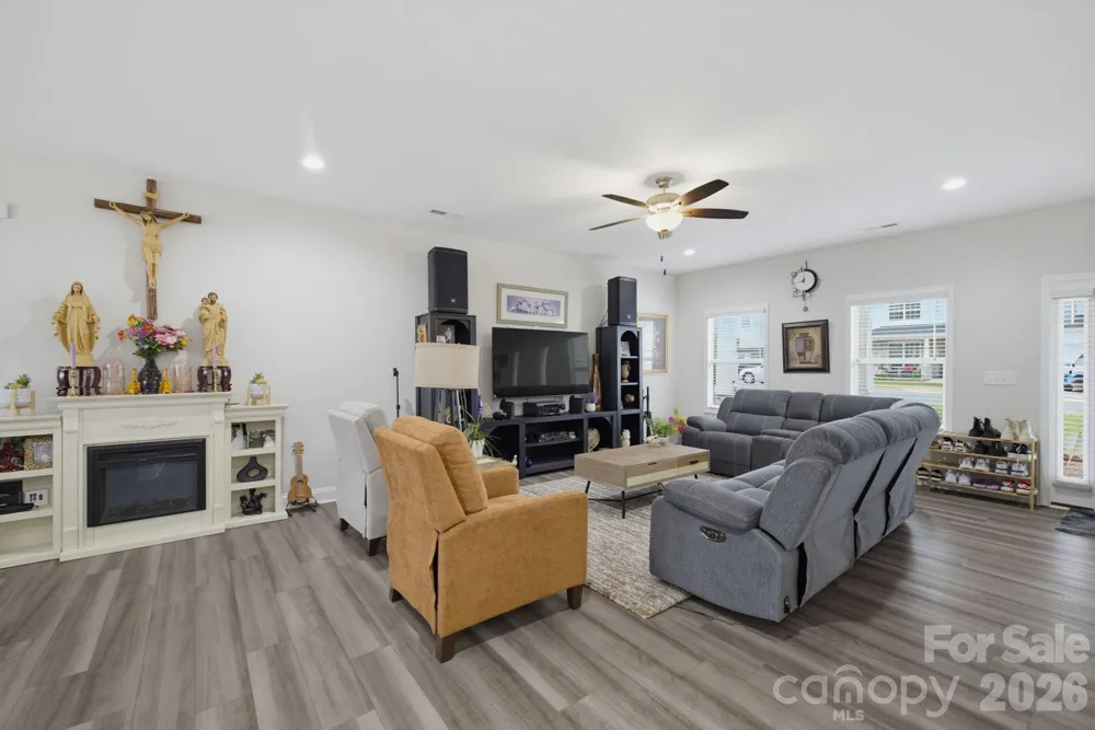 668 Palomino Mustang Drive Whitsett, NC 27377